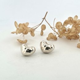 Little Cashew ear. Efva Attling second hand.