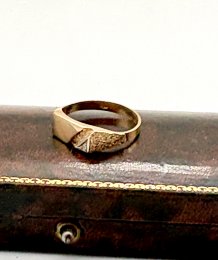 Second hand klackring 18k guld diamant