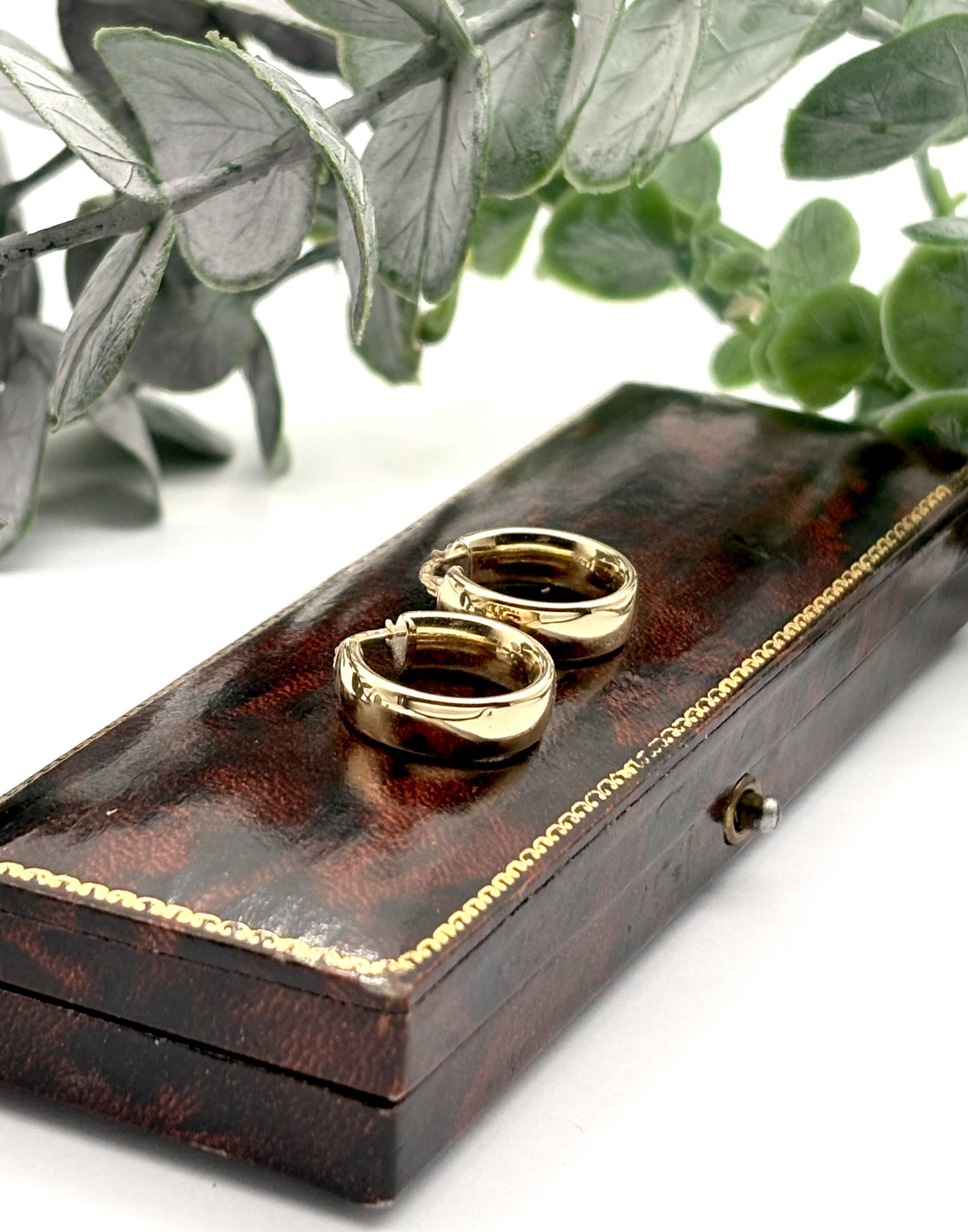 Second hand örhängen creoler 18k guld