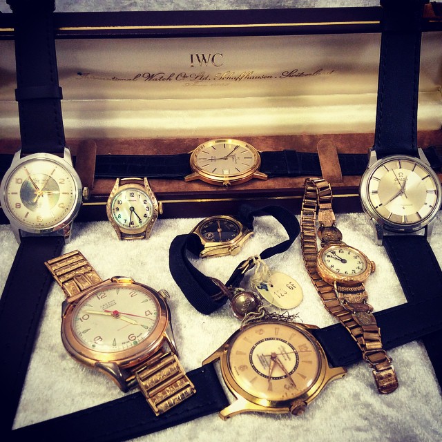 Vi köper Klockor i guld, stål och silver. Pris efter kvalitet, design och ålder.